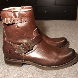 Frye Women’s Veronica Closed Toe Ankle Boot.